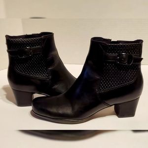 Clark's Rosalyn Lara black leather boots.EUC.Size 7N